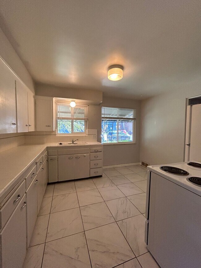 Building Photo - Dexter