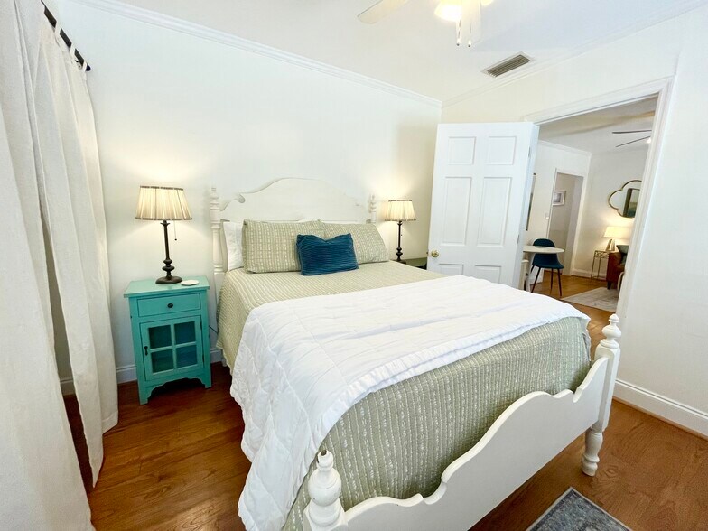 Bedroom #2, Full Bed - 215 W Taylor St