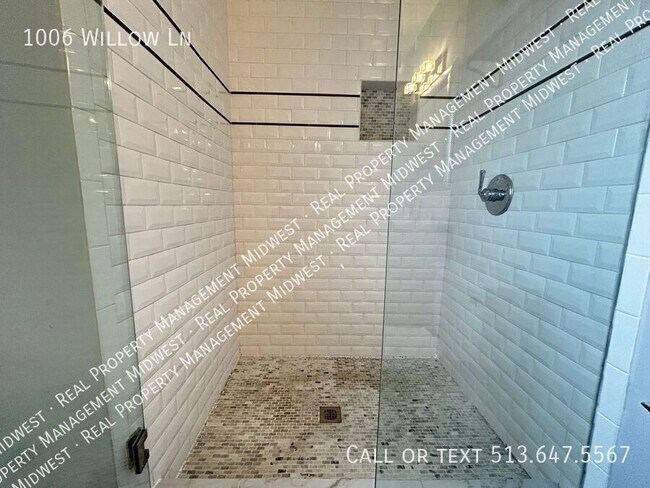 Building Photo - 1006 Willow Ln