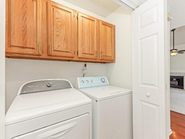 Building Photo - Updated 3 BR unit in the heart of South Park