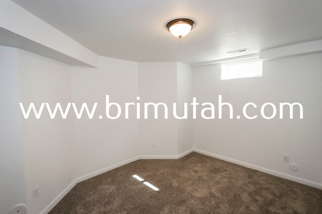 Building Photo - 3210 S 2300 E