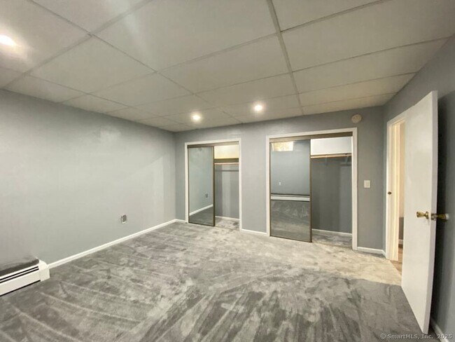 Building Photo - 5 Hillside Dr