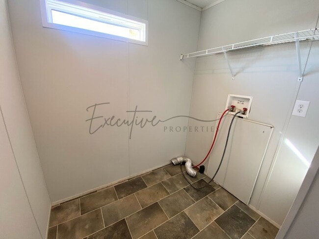 Building Photo - Bright & Spacious 3-Bed, 2-Bath Mobile Hom...