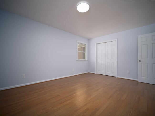 Building Photo - 102 McCall St