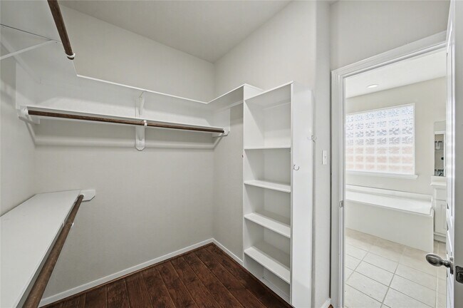 Building Photo - 17422 Memorial Blossom Dr