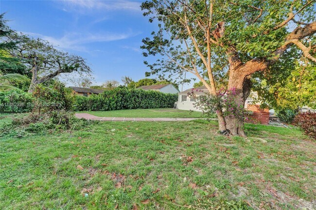 Building Photo - 4718 NW 15th Ave