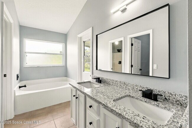 Building Photo - 460 Martigues Dr