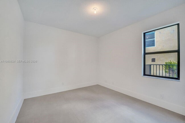 Building Photo - 4100 E Gardenia Ave