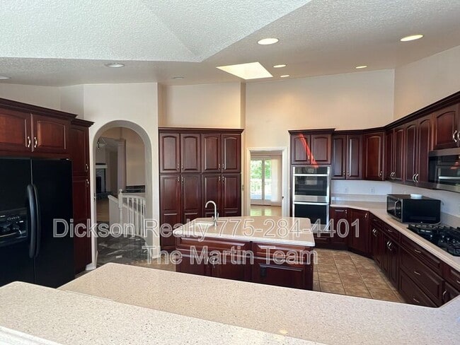 Building Photo - 3245 Marthiam Ave