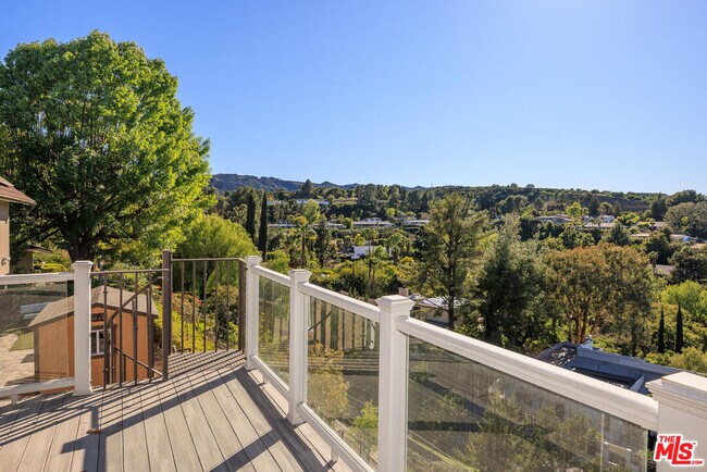 Building Photo - 17108 Oak View Dr