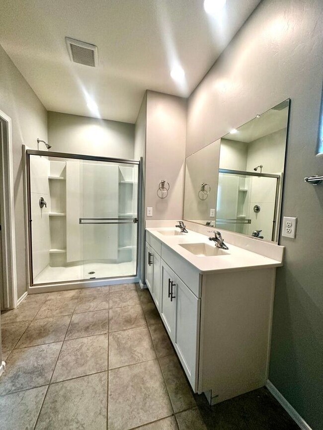 Building Photo - Stunning 4-bedroom, 2-bathroom home located in the vibrant community of Sahuarita, AZ