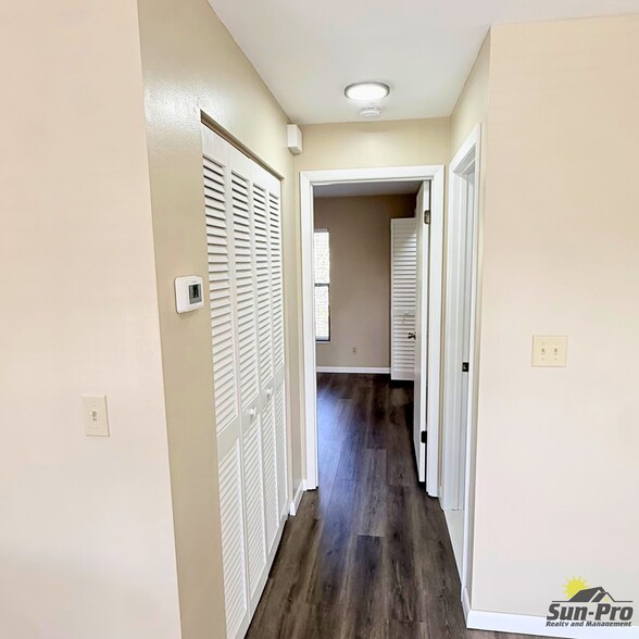 Building Photo - 108 Lacosta Ln