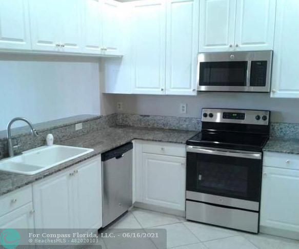 Building Photo - 3409 Lakeside Dr