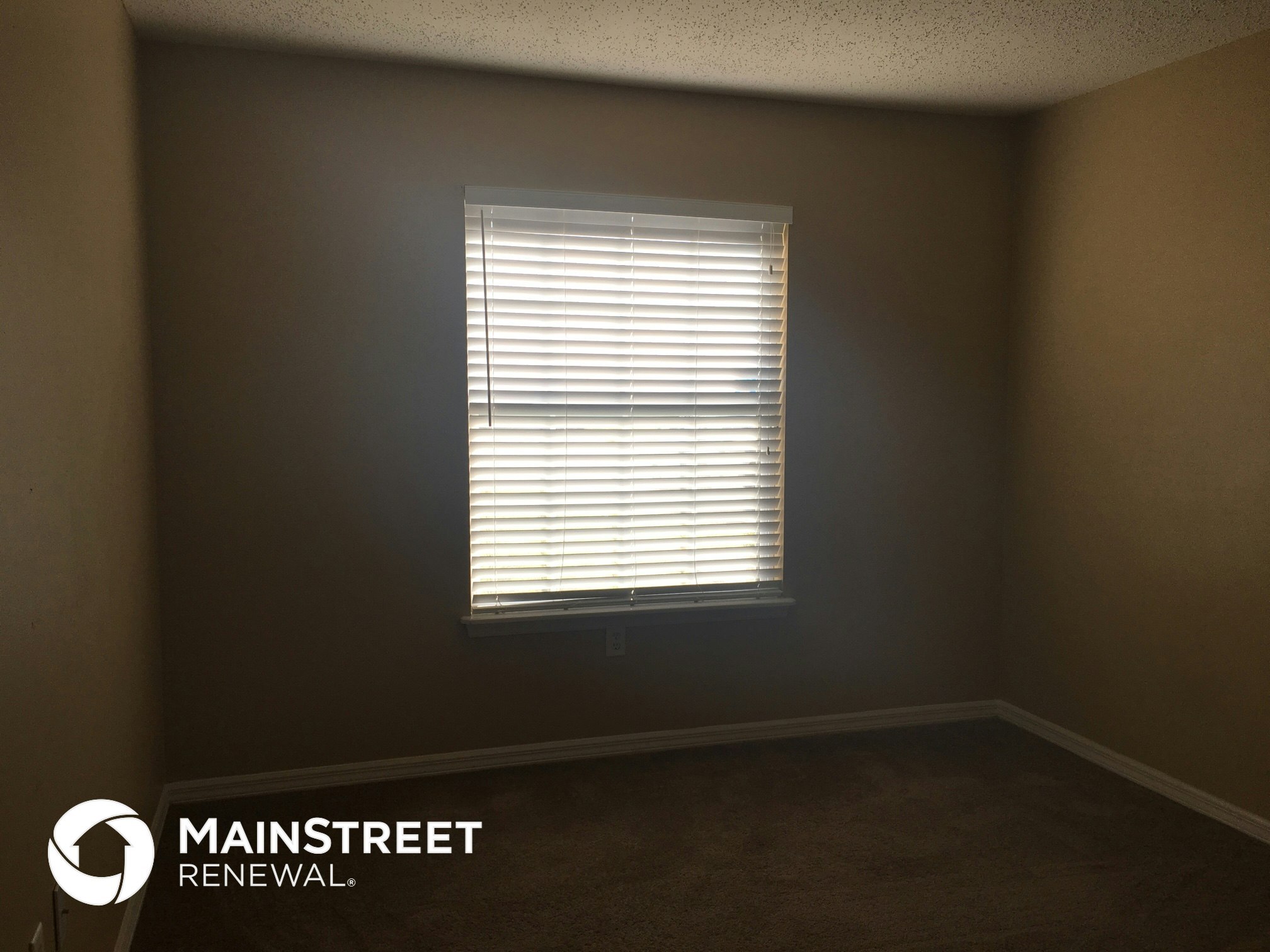 Building Photo - 2348 Ainsworth Ave