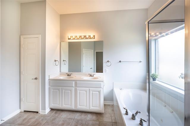 Building Photo - 2709 Lake Ridge Dr