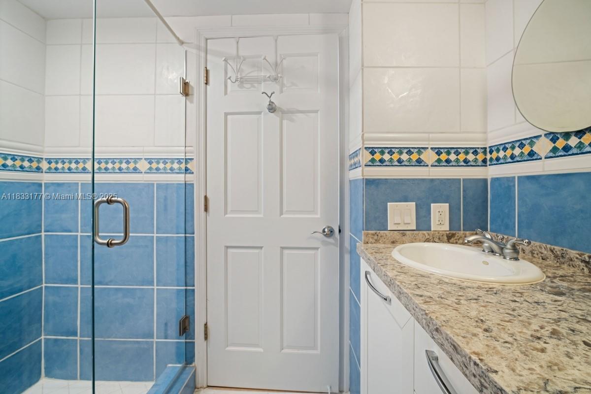 Building Photo - 3610 Yacht Club Dr