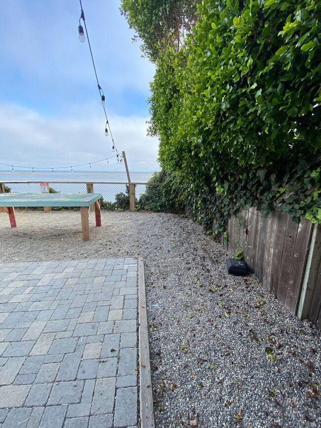 Building Photo - 6571 Del Playa Dr