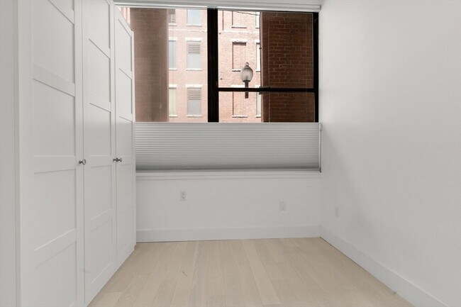 Building Photo - 15 Sleeper St