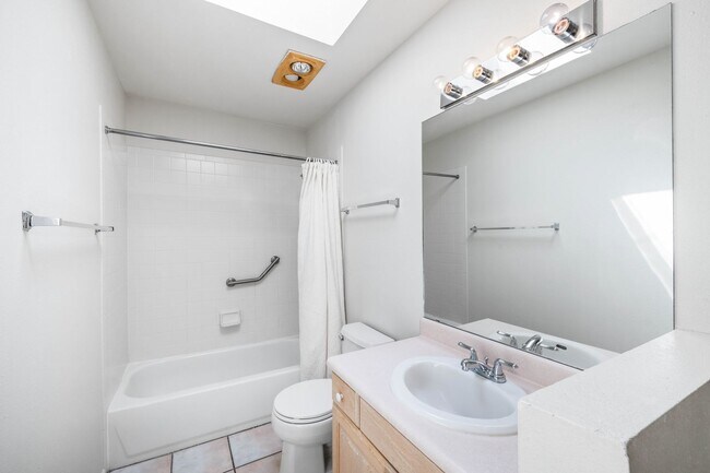 Building Photo - 1 MO. FREE RENT! Two-Bedroom El Matador Condo