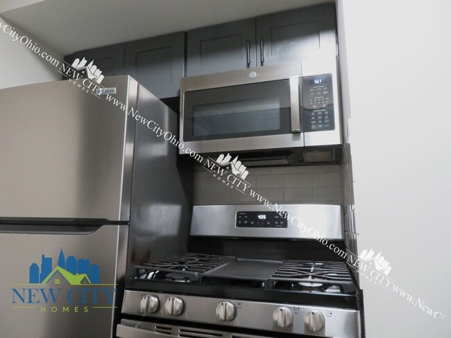 Building Photo - 2085 Building - New Rennovated 1 & 2 bedrooms starting at $989!