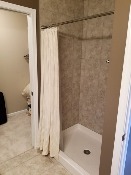 Guest bathroom - 2nd floor - 923 Blodgett St SE