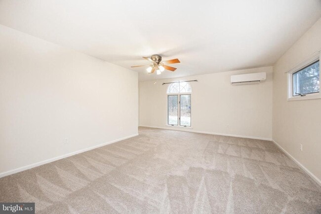 Building Photo - 5816 Upper Ridge Rd