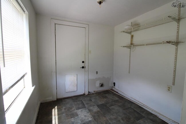 Building Photo - 1640 Hawes Ave