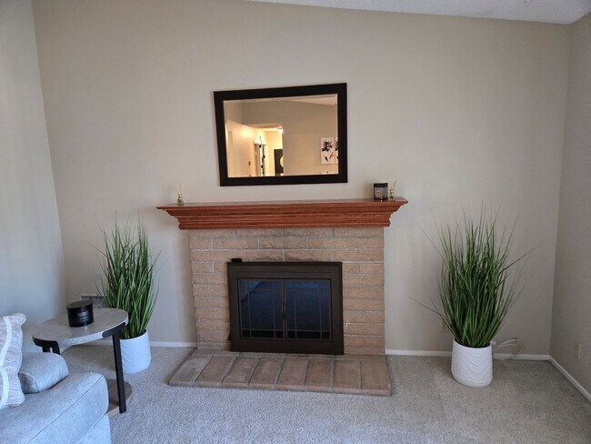 Building Photo - 6413 W Roy Rogers Dr