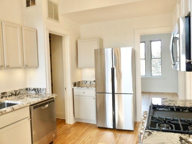 Building Photo - 2541 W Belden Ave