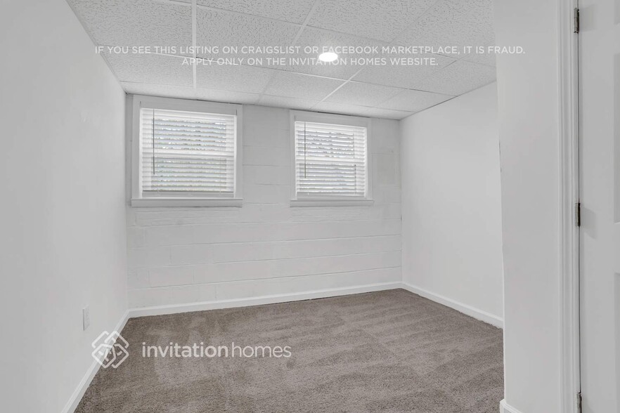 Building Photo - 2813 Battlecrest Dr