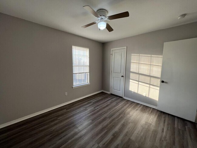 Building Photo - 5908 Greengate Dr