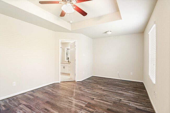 Building Photo - 15118 Vincennes Oak St