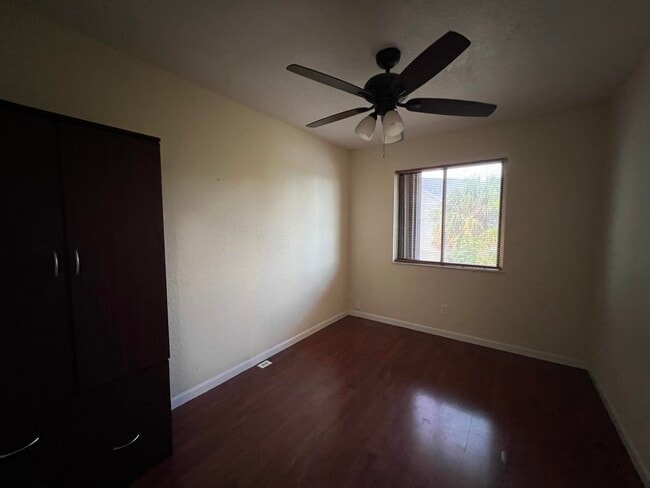 Building Photo - 5202 Bayside Dr