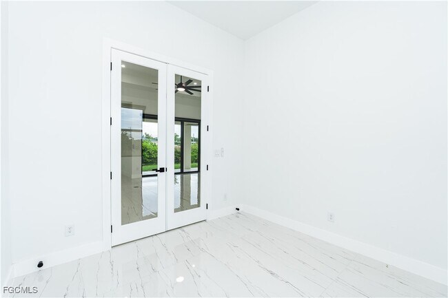 Building Photo - 903 NE 23rd St