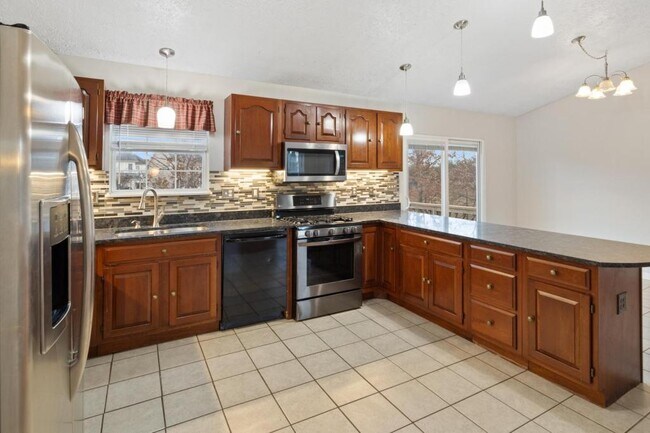 Building Photo - 359 Montgomery Cir