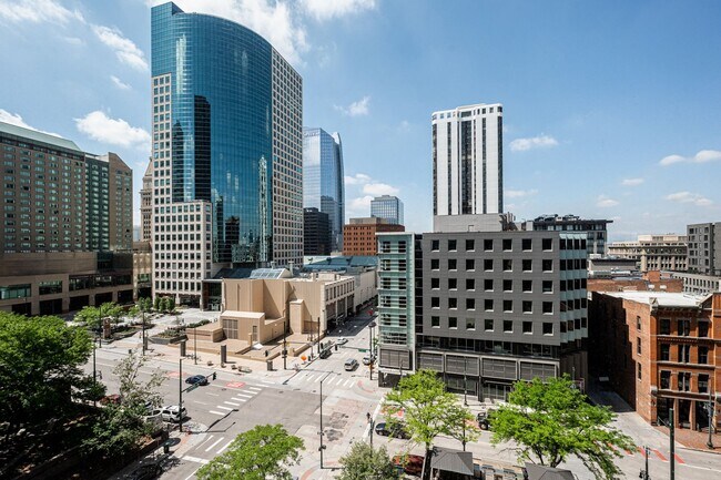 Primary Photo - Gorgeous 2 Bedroom 2 Bathroom Condo in Low...