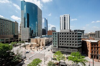 Building Photo - Gorgeous 2 Bedroom 2 Bathroom Condo in Low...