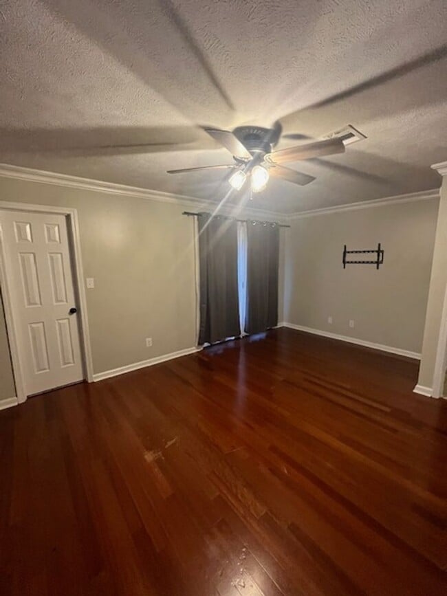 Building Photo - Renovated 3 Bedroom 2 Bath Home for Rent!