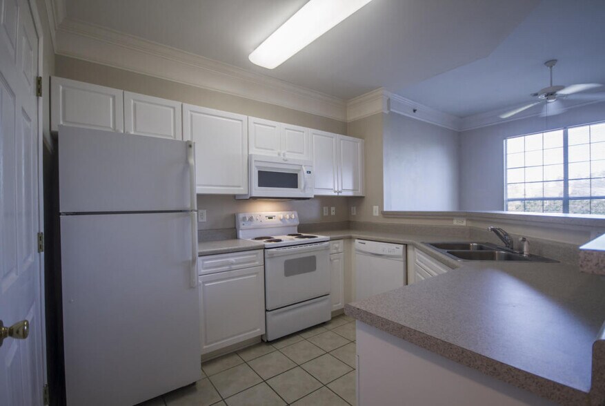 Kitchen - 1036 Telfair Way