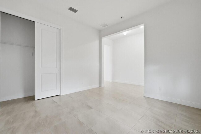 Building Photo - 11760 Bayview Cir