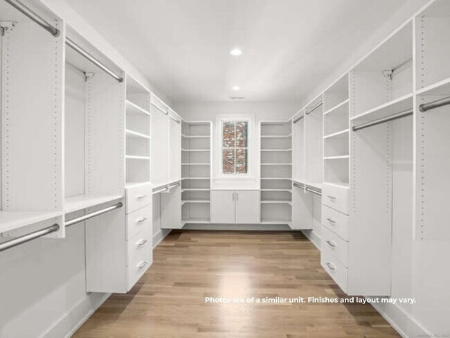 Building Photo - 14 White Barns Ln