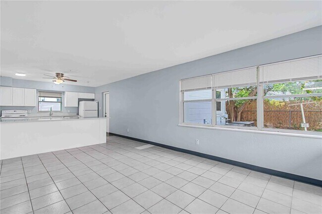 Building Photo - 140 112th Ave N