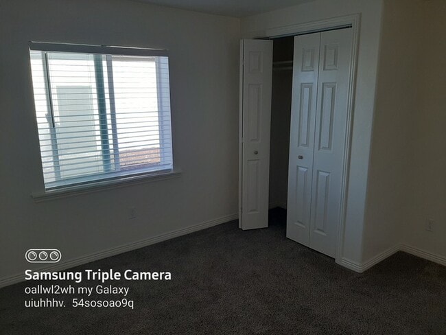Building Photo - 352 Stone Hollow Dr