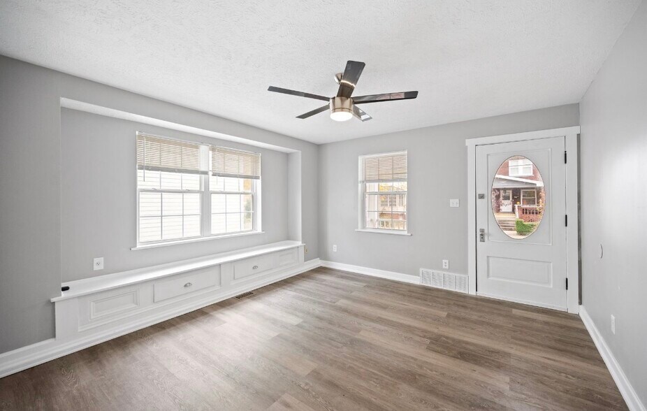 Building Photo - 2026 Dowd Ave