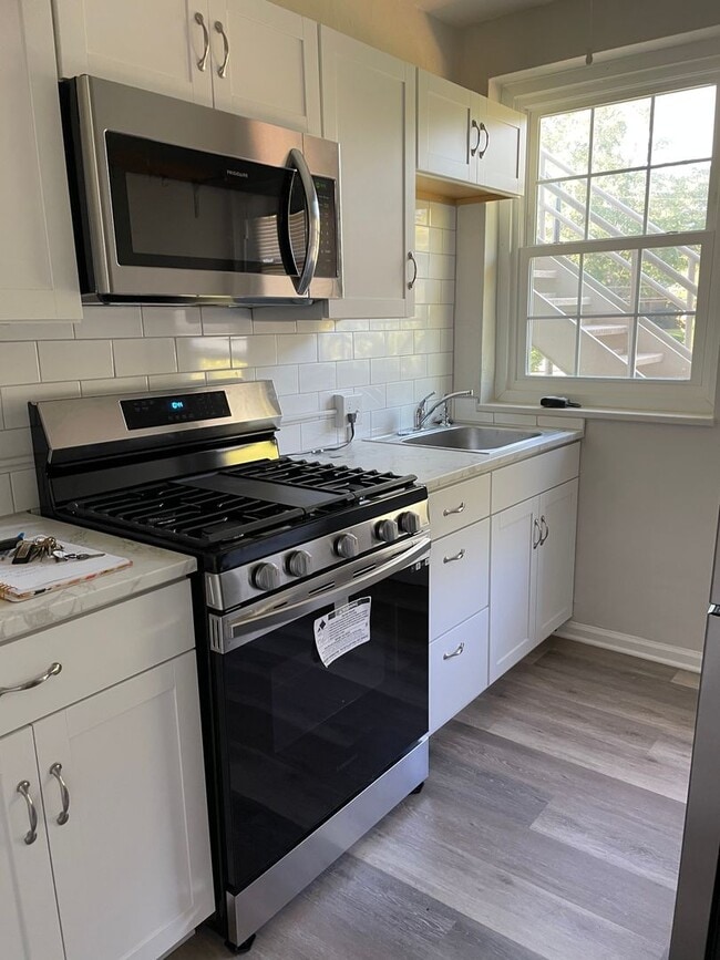 Building Photo - 1 Bedroom 1 Bath Condo at McDaniel Heights...