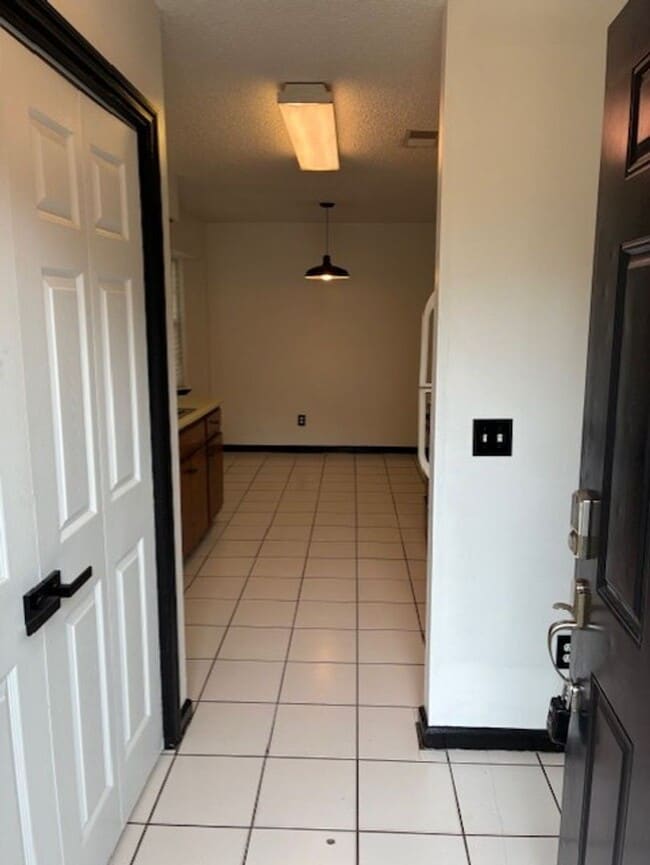 Building Photo - 511 S Arizona St