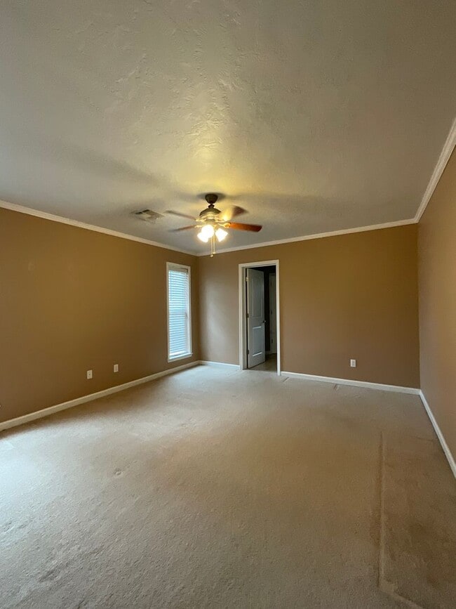 Building Photo - 110 Delia Dr