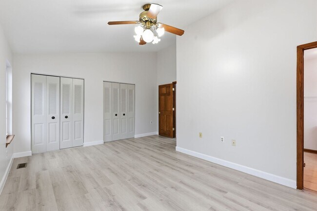 Building Photo - Welcome to this stunning end residence perfectly positioned in a highly desirable setting.