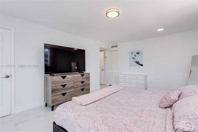 Building Photo - 3527 NE 168th St