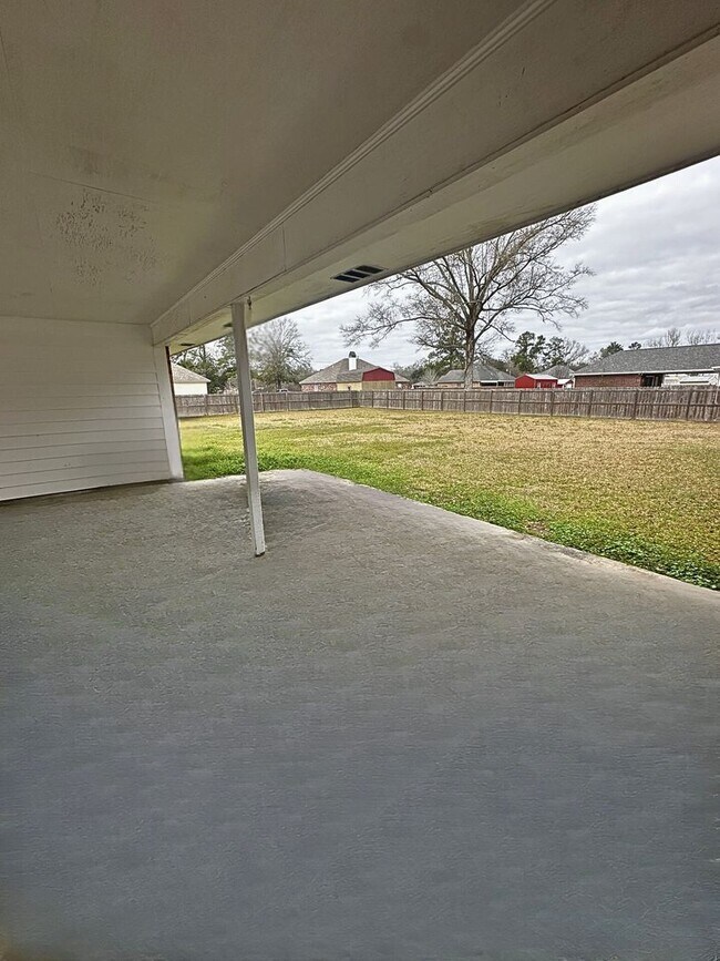 Building Photo - Traditional Neighborhood Living with Luxury